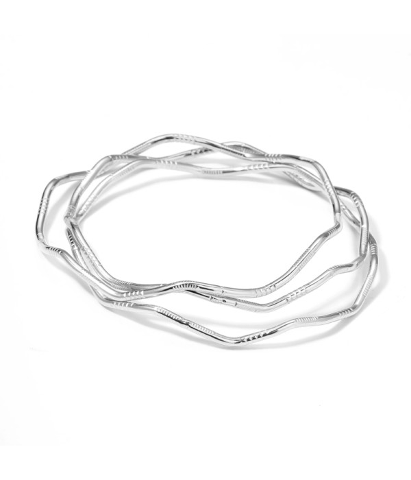 Pulsera rígida plateada ondulada texturizada