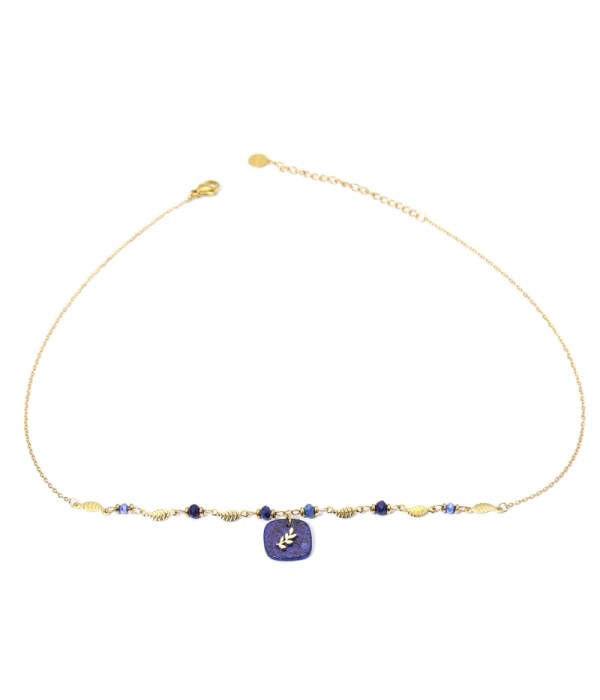Collares dorados con colgantes cuadrados redondeados de diferentes colores
