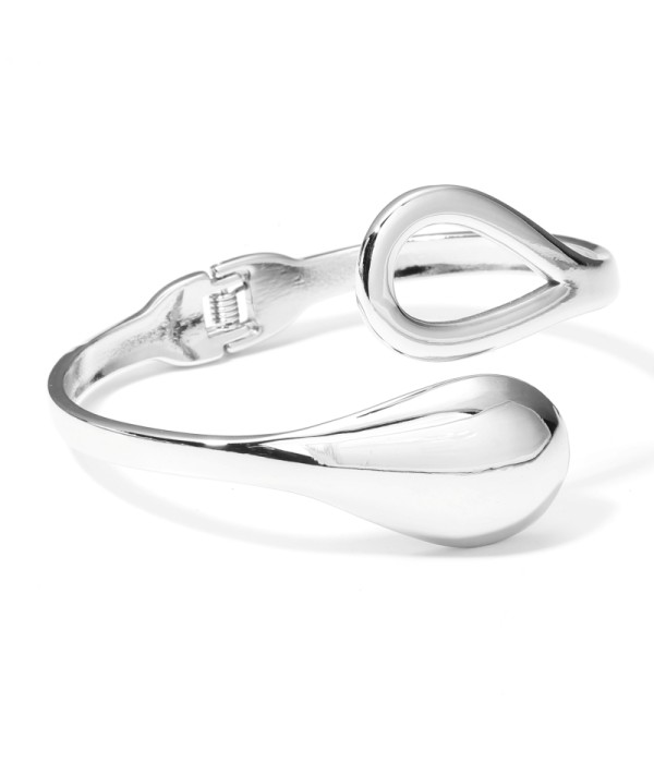 Pulsera rígida plateada con dos ojales