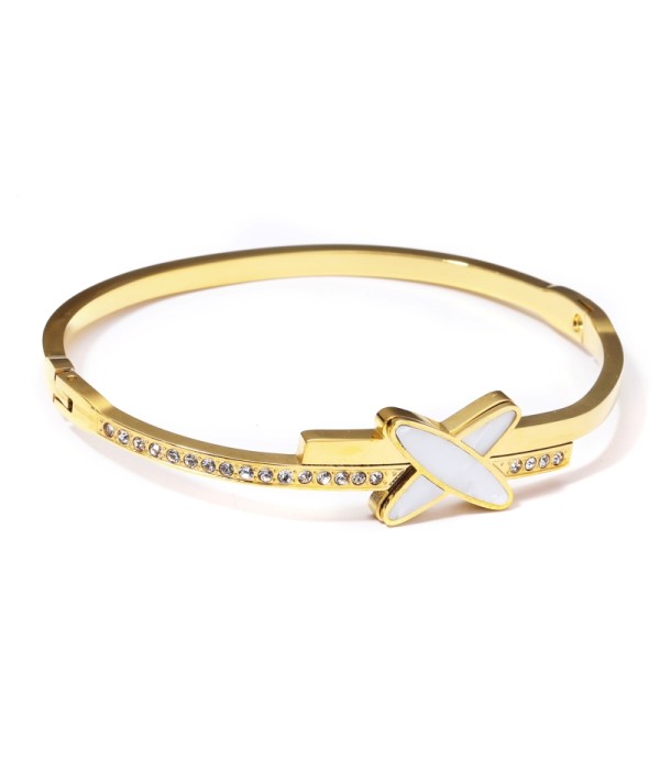 Pulsera rígida dorada con cruz