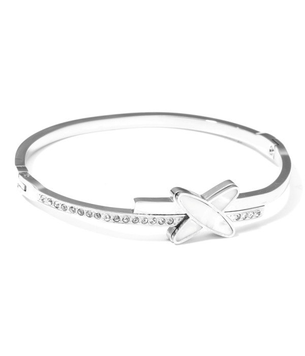 Pulsera rígida plateada con cruz