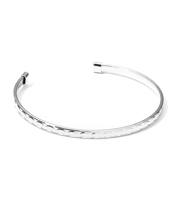 Pulsera rígida plateada abierta patronada