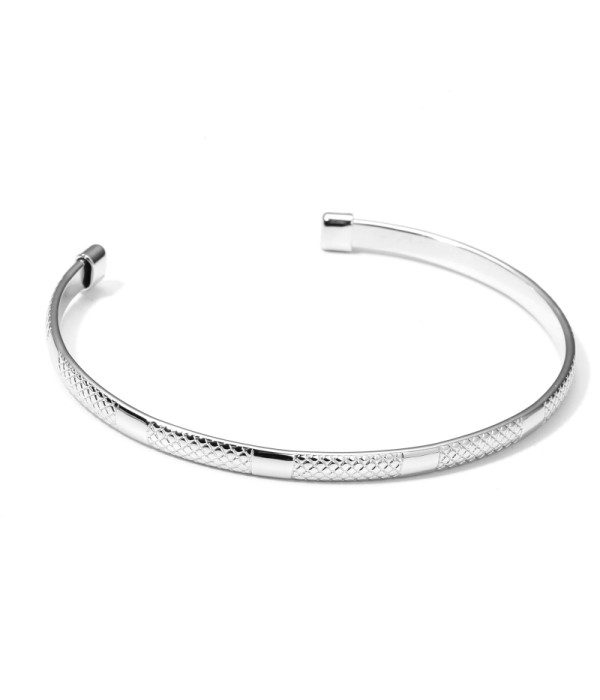 Pulsera rígida plateada abierta patronada