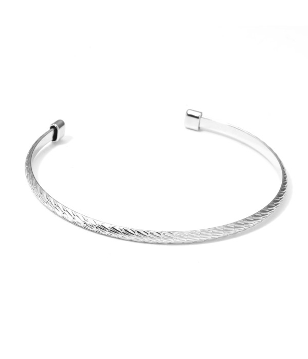 Pulsera rígida plateada abierta con trama