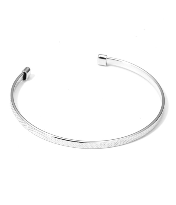 Pulsera rígida plateada abierta patronado de rejillas