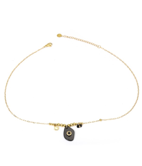 Collares dorados con colgantes rombos de diferentes colores