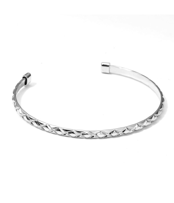 Pulsera rígida plateada abierta patronado de rejillas
