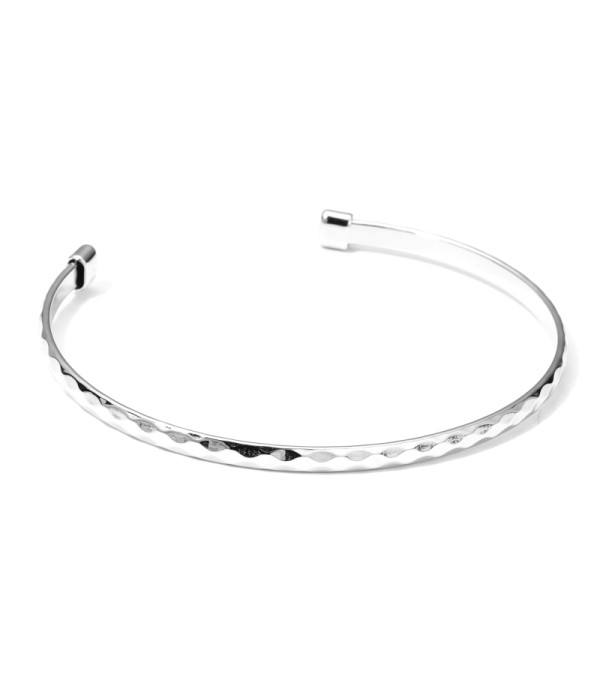 Pulsera rígida plateada abierta patronado de líneas...