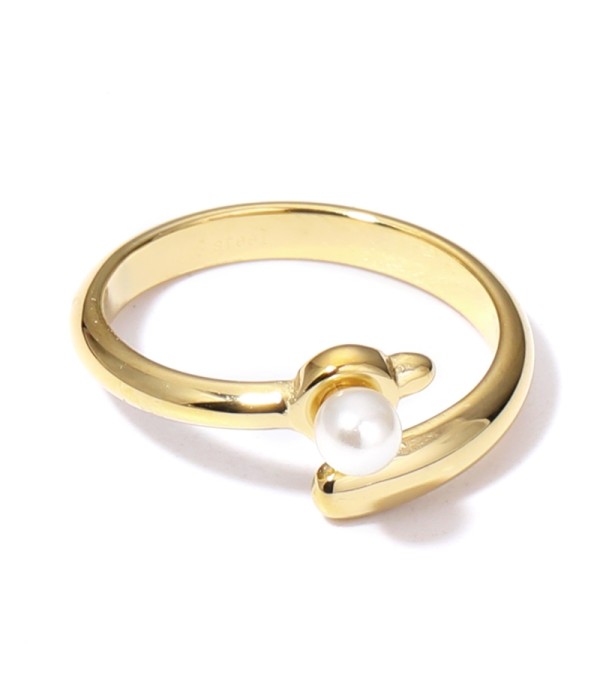 Anillo dorado con perla