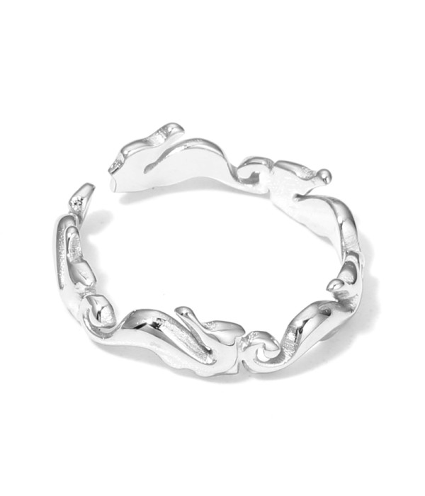 Anillo plateado de aros de caballitos de mar