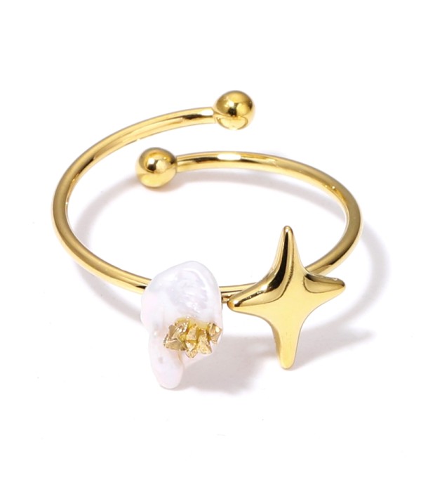 Anillo dorado con perla natural y estrella