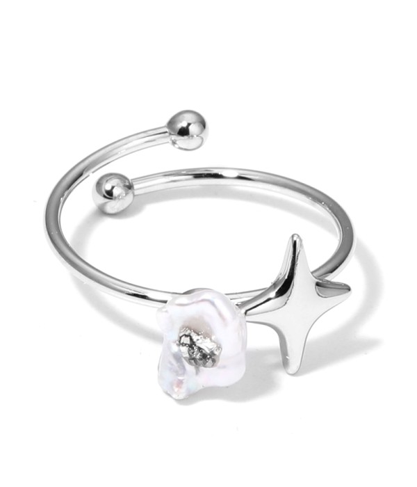 Anillo plateado con perla natural y estrella