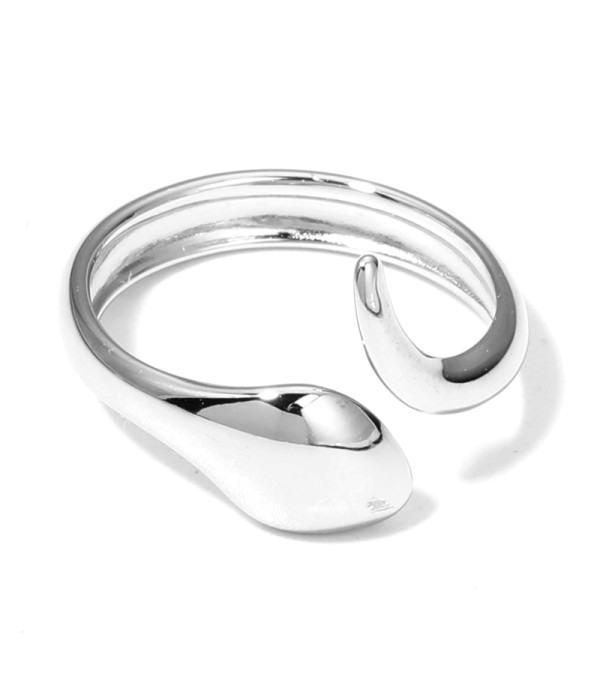 Anillo plateado de forma serpiente