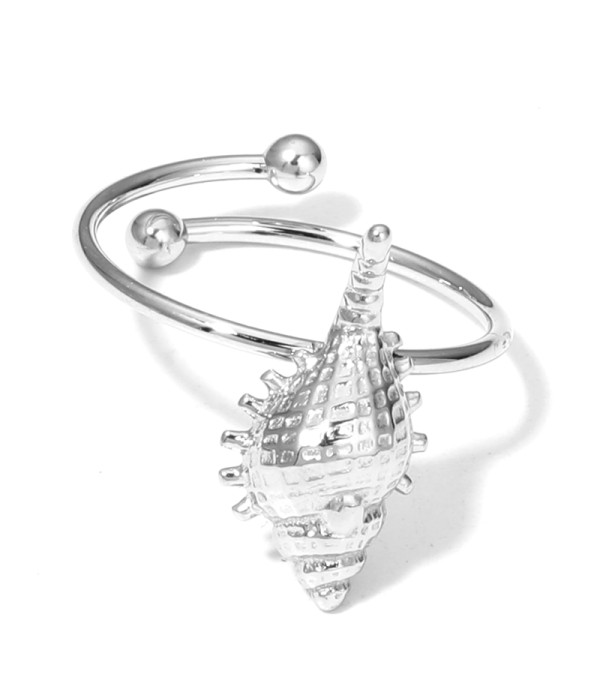 Anillo plateado de concha marina