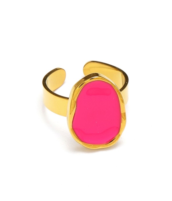 Anillos dorados con pieza de colores en centro