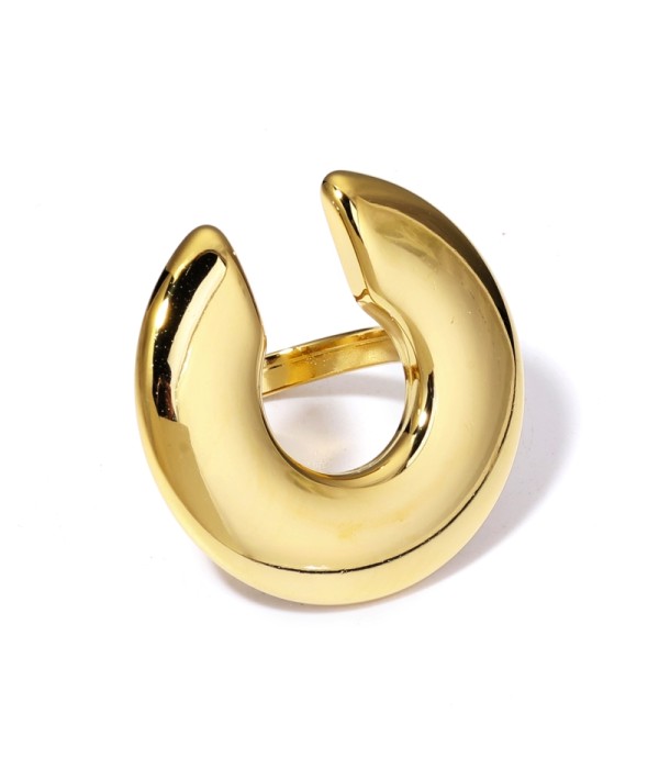 Anillo dorado con círculo abierto