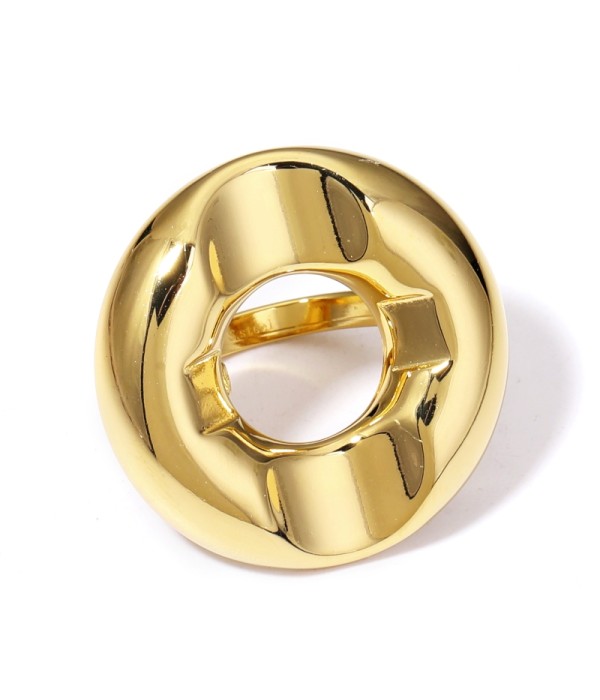 Anillo dorado con círculo hueco