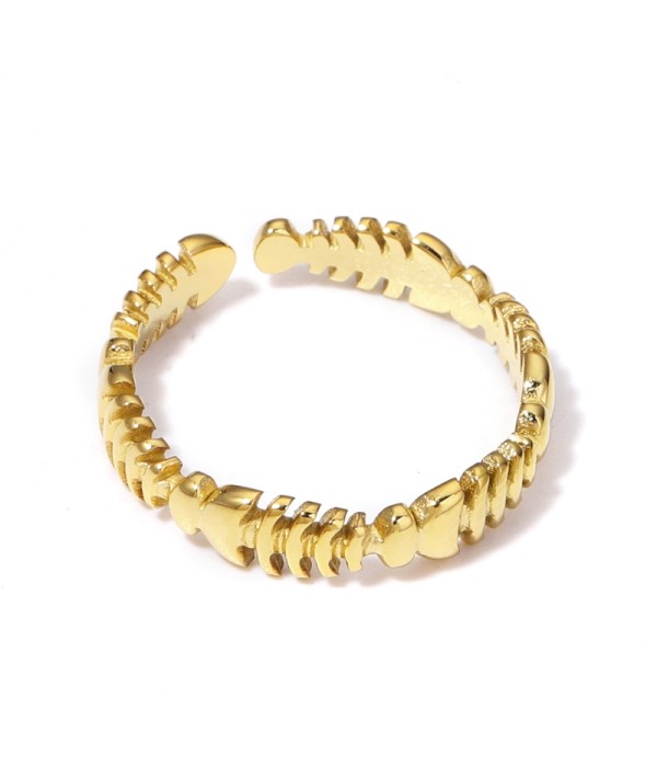 Anillo dorado de aros de espinas de pez