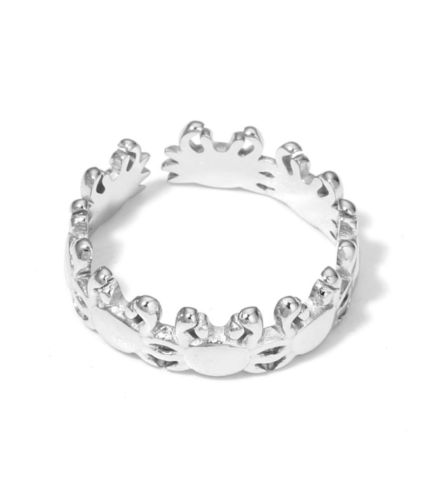 Anillo plateado de aros de cangrejos