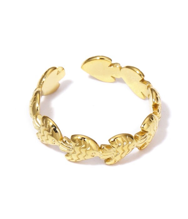 Anillo dorado de aros de peces