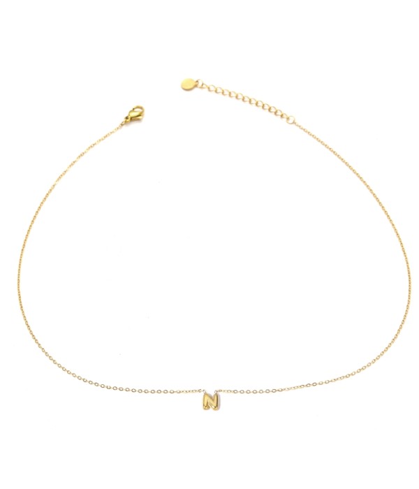 Collar dorado con colgante de letra N