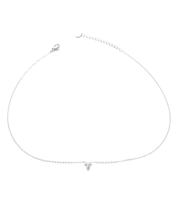 Collar plateado con colgante de letra T