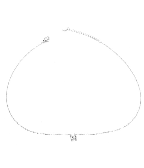 Collar plateado con colgante de letra R