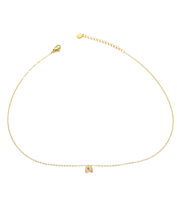 Collar dorado con colgante de letra A