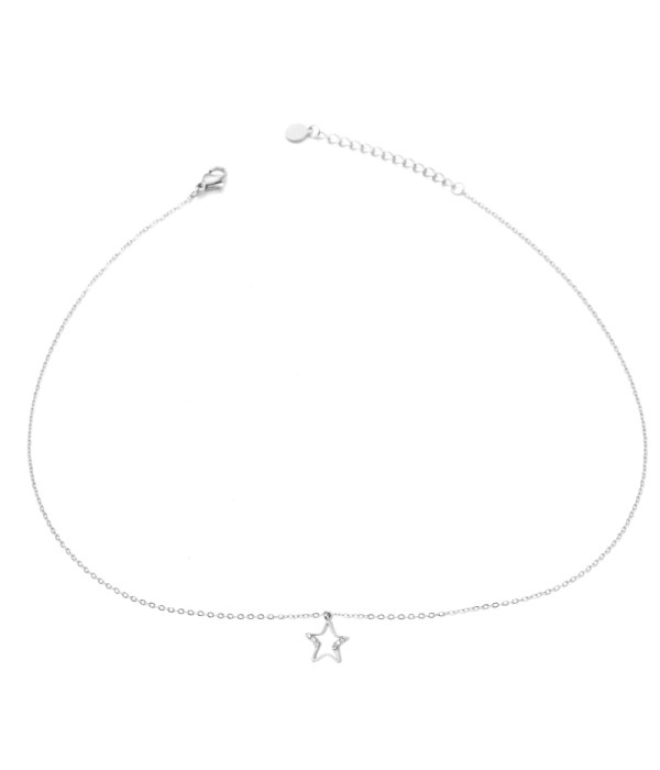 Collar plateado con estrella y detalles en circonitas