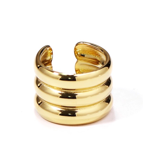 Clip de oreja dorado en relieve