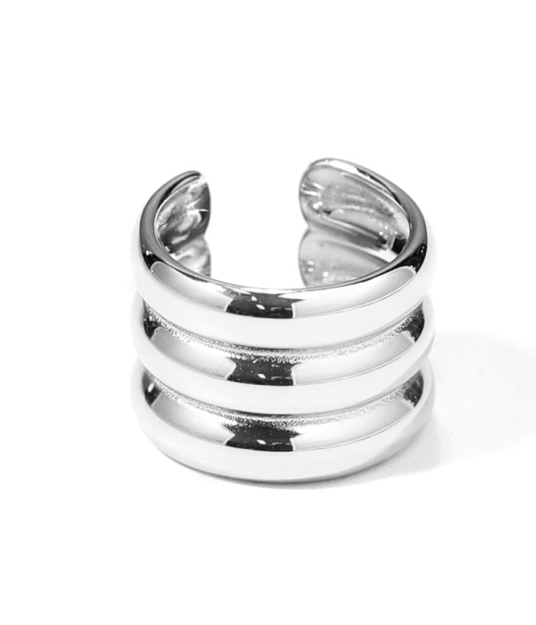 Clip de oreja plateado en relieve