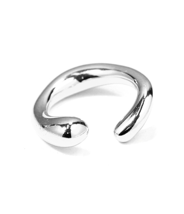 Clip de oreja plateado en forma de aro