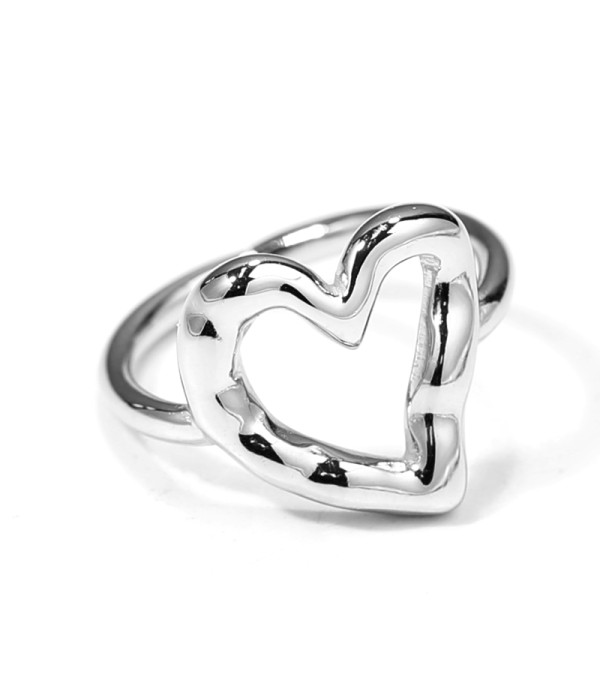Anillo plateado con corazón