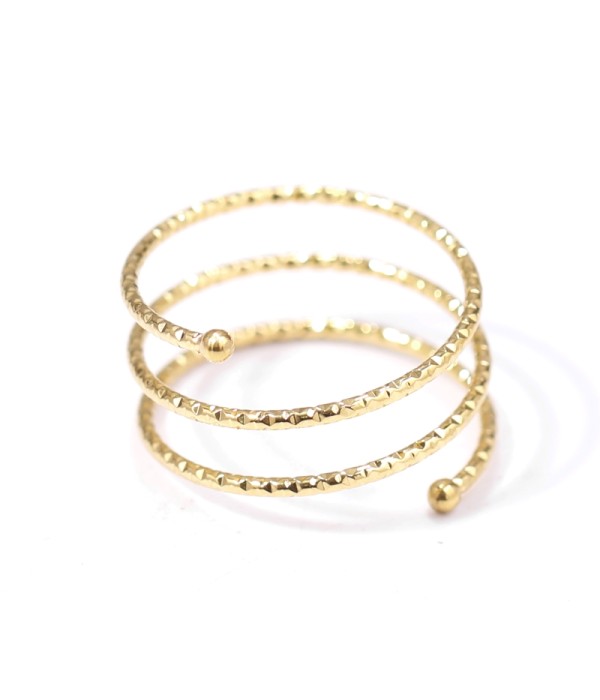 Anillo dorado en espiral texturizado geométrico