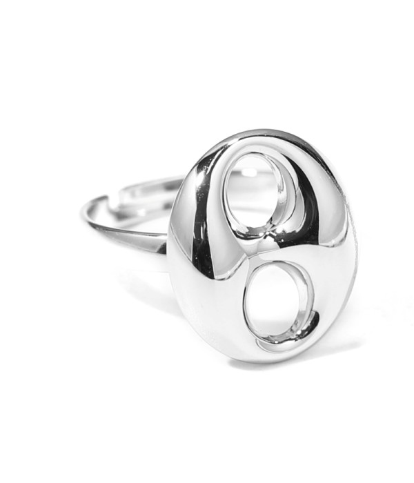 Anillo plateado de aros simétricos