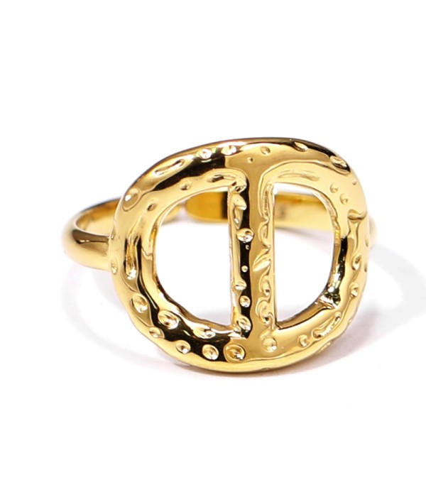 Anillo dorado de D opuestos