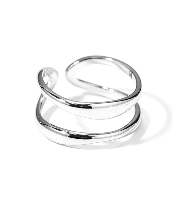 Anillo plateado en dos bandas onduladas
