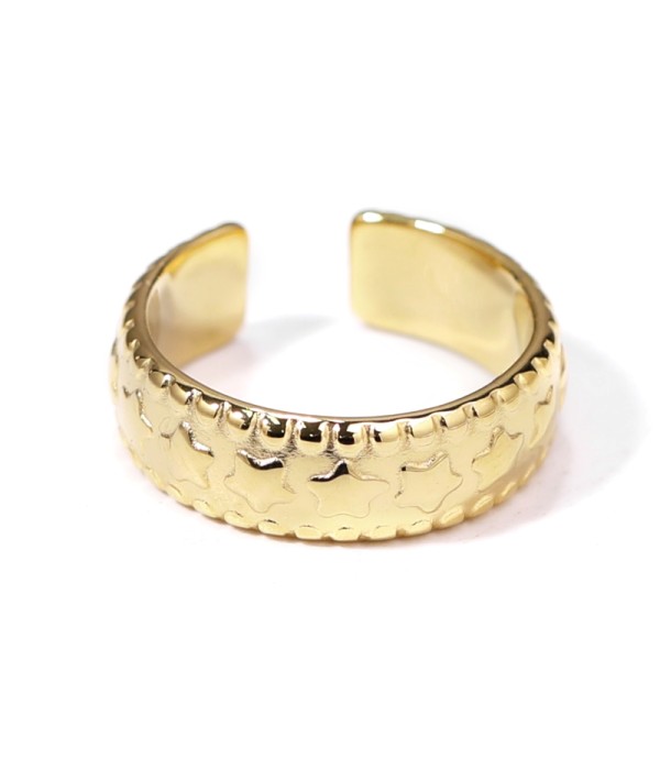 Anillo dorado texturizado de estrellas