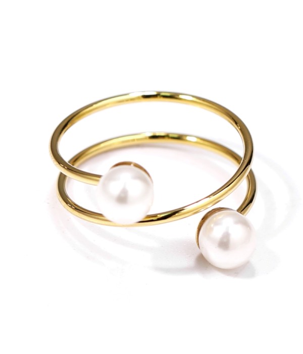 Anillo dorado en espiral con perla