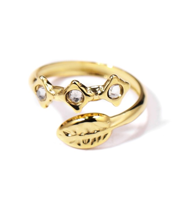 Anillo dorado con hojas y circonitas