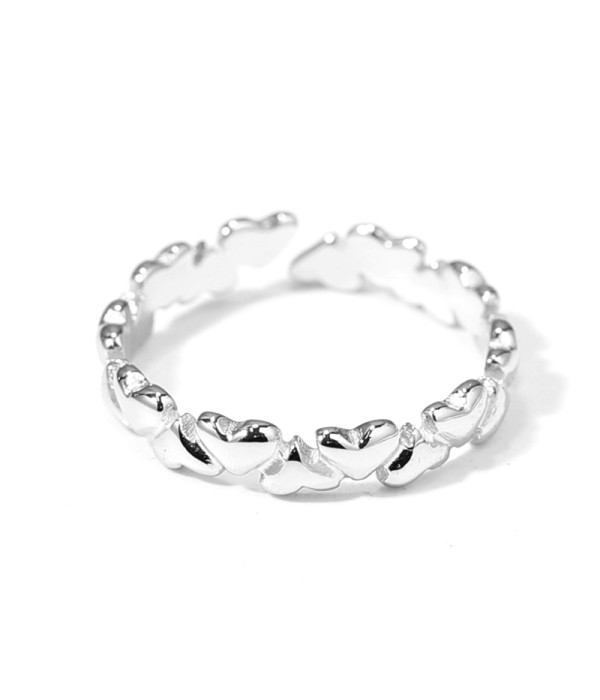 Anillo plateado de aros de corazones