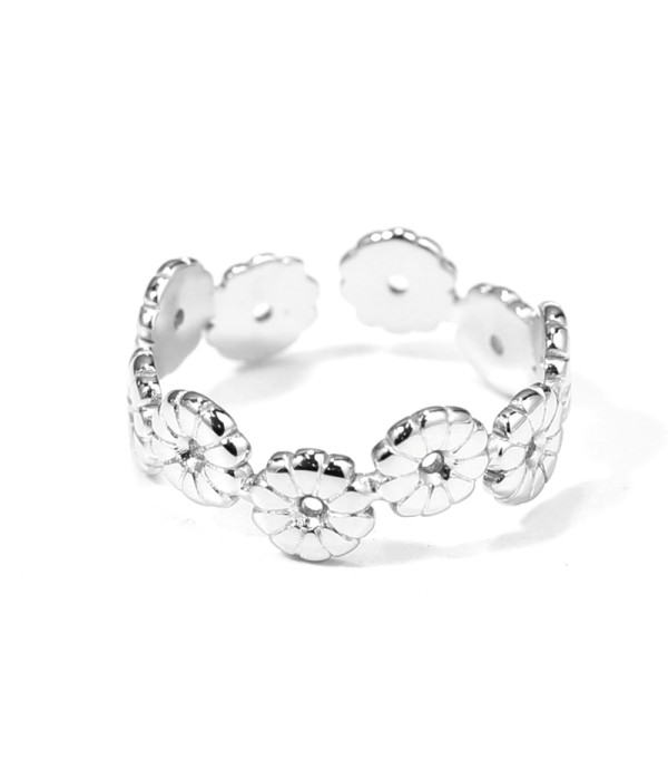 Anillo plateado de aros de flores