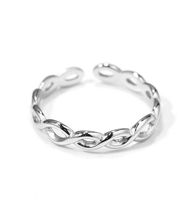Anillo plateado de aro trenzados