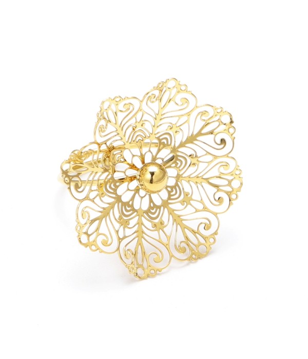 Anillo dorado con flor hueco