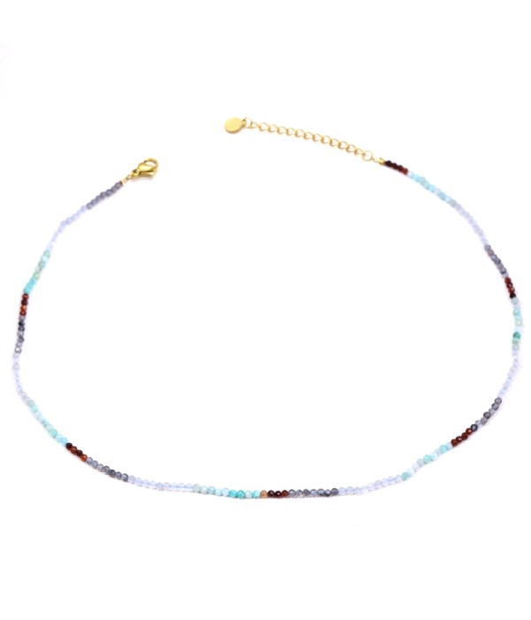 Collar con cuentas de colores