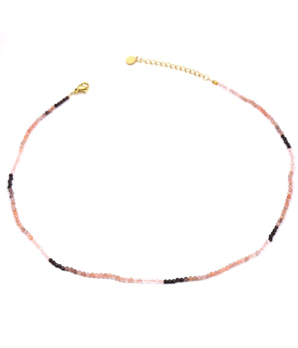 Collar con cuentas de colores