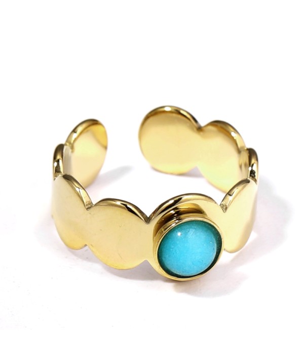 Anillo dorado con piedra