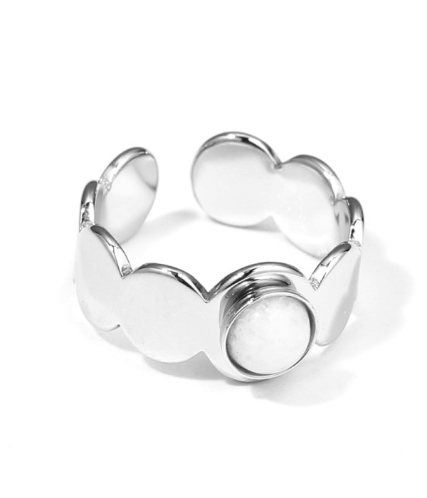 Anillo plateado con piedra