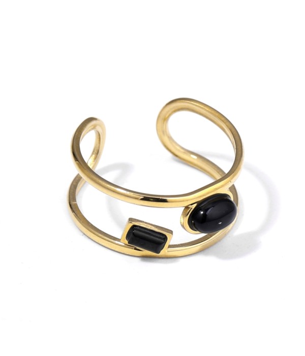 Anillo dorado con piedras