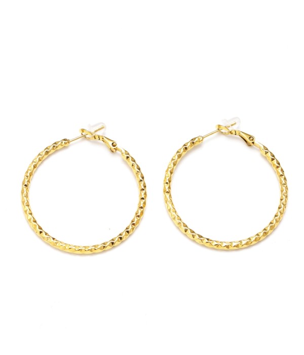 Pendientes de aro dorados grandes con textura geométrica